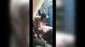 Escândalo sexual de Bangla MMC com uma rapariga de Mamas grandes na aldeia 0 minuto 40 SEC