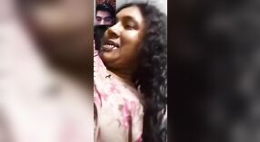 Mujer madura con coño peludo de pueblo se burla de su amante en un video de VKontakte 2 mín. 20 sec