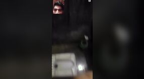 Mujer madura con coño peludo de pueblo se burla de su amante en un video de VKontakte 0 mín. 50 sec