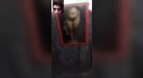 Mujer madura con coño peludo de pueblo se burla de su amante en un video de VKontakte 1 mín. 00 sec