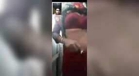 Desi village ragazza flaunts lei grande tette in porno video chiamata 2 min 20 sec