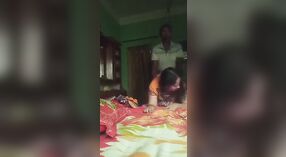 Seks desa Bangla dengan Dehati Bhabhi dan tetangganya dalam gaya doggy 1 min 30 sec