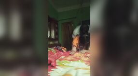 Bangla village seks met Dehati Bhabhi en haar buurman in doggy style 1 min 40 sec