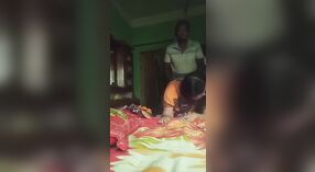 Bangla village seks met Dehati Bhabhi en haar buurman in doggy style 1 min 50 sec