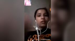 Istri desa Bangla melakukan masturbasi sebelum berhubungan seks 3 min 10 sec