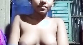 Lekuk tubuh seksi Bangla ditampilkan sepenuhnya di video desa ini 4 min 50 sec