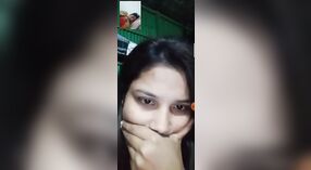 Desi girl kang seksi pus lan susu ing tampilan ing video 2 min 00 sec