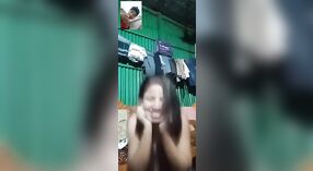 Desi girl's sexy buceta e peitos em exibição em vídeo 2 minuto 40 SEC