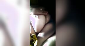 Espectáculo sexy de las grandes tetas y el coño de una mujer madura en cámara 2 mín. 30 sec