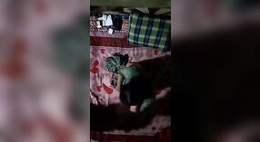 Desa Desi murni bojo indulges ing jinis rahasia karo wong enom 0 min 30 sec