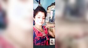 Desi village bhabhi flaunts cô ấy sexy curves trong khiêu dâm video call 2 tối thiểu 50 sn