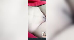 Désa Desi bhabhi flaunts dheweke seksi kurva ing porno video telpon 0 min 50 sec