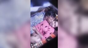 Dehati Chudai Sexy Video: Verborgen Camera Vangt Incest Scène 1 min 50 sec