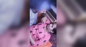Dehati Chudaiセクシーなビデオ：隠されたカメラが近親相姦シーンをキャプチャする 4 分 50 秒