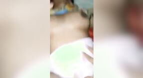 来自村庄的Desi Bhabhi在相机上喜欢粗暴的性爱 0 敏 0 sec