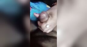 Desi village sex tape mettant en vedette un magnifique bhabhi 1 minute 00 sec