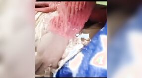 Индийская красотка Дехати выставляет напоказ свои большие сиськи в ВКОНТАКТЕ 0 минута 0 сек