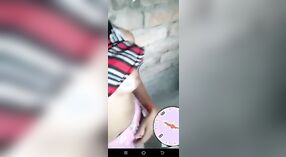 Tautan video: Payudara mungil Dehati Desi dipajang 2 min 30 sec