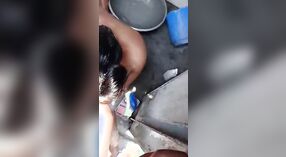 Desi village bhabhi profite d'un bain en solo et fait une pipe en direct 4 minute 20 sec