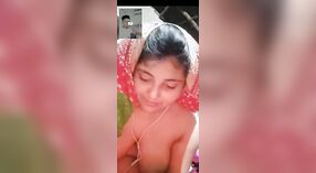 Désa Bangla teen flaunts dheweke amba susu ing kamera 3 min 30 sec