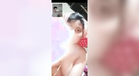 Désa Bangla teen flaunts dheweke amba susu ing kamera 3 min 40 sec