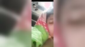 Désa Bangla teen flaunts dheweke amba susu ing kamera 4 min 10 sec