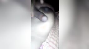 Desi village bhabhi jęczy z rozkoszy podczas hardcore seks 0 / min 30 sec