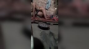 Pure Desi village seks wideo features gorący dziewczyna w akcja 0 / min 0 sec
