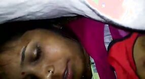বিহারির গ্রামের স্ত্রী তার স্বামীর দ্বারা তার টাইট ভগকে ধাক্কা দেয় 0 মিন 0 সেকেন্ড