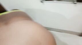 भारतीय सेक्सी रैंडी होटल के बाथरूम में बढ़ा जाता है 0 मिन 0 एसईसी