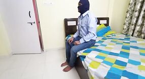 Bhabhi prende cattivo con il guard in cagnetto stile 1 min 10 sec