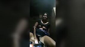 Desi village bhabhi memamerkan vaginanya yang basah kepada kekasihnya 2 min 20 sec