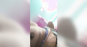 Une femme aux gros seins devient intime avec son oncle mature dans un village desi 0 minute 0 sec