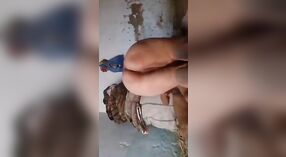 Redneck Pakistaanse vrouw indulges in anaal plezier 2 min 50 sec