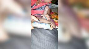 Bihari Aldeia mulher dá um fumegante Boquete neste Dehati Sexy Bhojpuri Vídeo 1 minuto 30 SEC