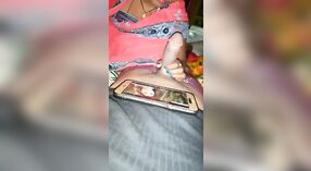 比哈里村的妻子在这个Dehati性感的Bhojpuri视频中给予了一个热气腾腾的口交 2 敏 00 sec