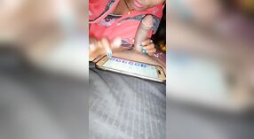 Bihari Aldeia mulher dá um fumegante Boquete neste Dehati Sexy Bhojpuri Vídeo 2 minuto 30 SEC