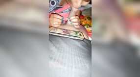 Bihari Aldeia mulher dá um fumegante Boquete neste Dehati Sexy Bhojpuri Vídeo 3 minuto 40 SEC