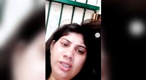 Sexy Show Desi wsi dziewczyny nago MMS wideo 2 / min 30 sec