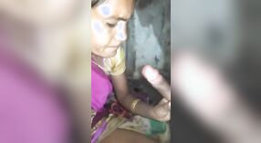 Изменяющая деревенская тетушка предается сексу со своей племянницей 0 минута 0 сек
