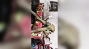 Devant la caméra, la femme du village se fait baiser dans diverses positions 8 minute 40 sec