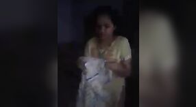 Bangla aldeia menina recebe seu bichano lambido e fodido rígido na câmara 3 minuto 00 SEC