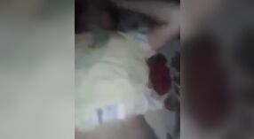 Bangla aldeia menina recebe seu bichano lambido e fodido rígido na câmara 0 minuto 0 SEC