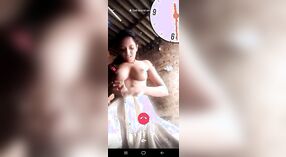 Desi Dorfmädchen wird nackt und sexy im video 0 min 0 s