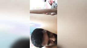 El primer encuentro en cámara de la esposa de Desi village con su marido 4 mín. 20 sec