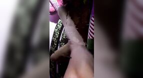 La esposa de Desi village hace alarde de su coño peludo y mojado en un video humeante 7 mín. 20 sec