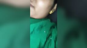 Vagina berbulu Bhabhi mendapat blowjob menyeluruh dan brengsek dari pasangan dusun nya 1 min 20 sec