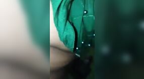 El coño peludo de Bhabhi recibe una mamada completa y una paja de su compañero montañés 1 mín. 30 sec