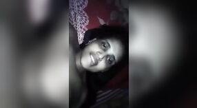 Bhabhi com Peitos grandes dá um boquete sensual e recebe seu bichano martelado 3 minuto 00 SEC