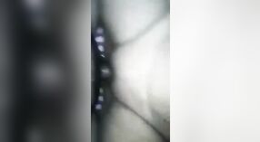 Bhabhi com Peitos grandes dá um boquete sensual e recebe seu bichano martelado 3 minuto 10 SEC